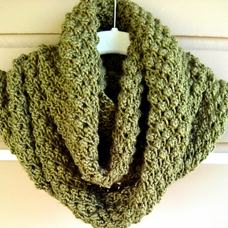 Ravelry: Budding Infinity Scarf pattern by Linda Thach