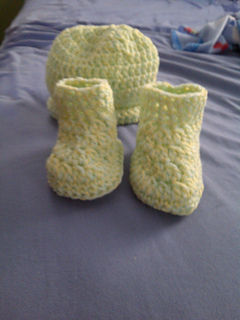 Ravelry: Babys Hat & Booties Set (Archived) pattern by ...